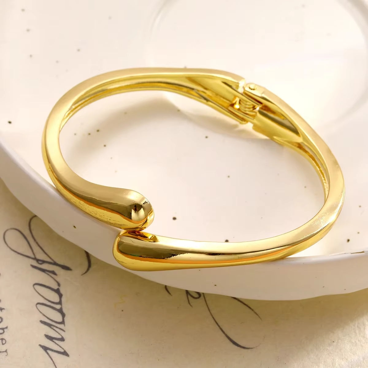 Amelia Waterdrop Bangle