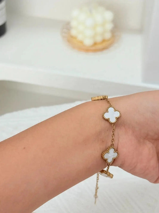 (*Autumn Sale*) Mother Of Pearl Clover Bracelet