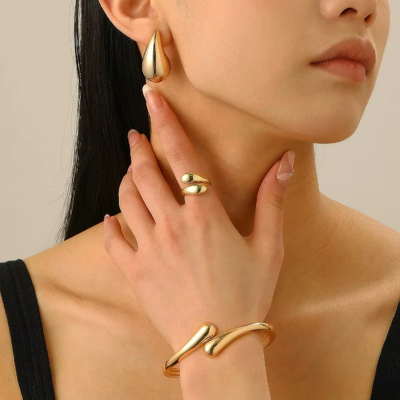 Amelia Waterdrop Bangle