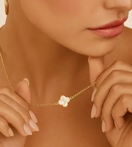(*Autumn Sale*) Pearl Clover Necklace