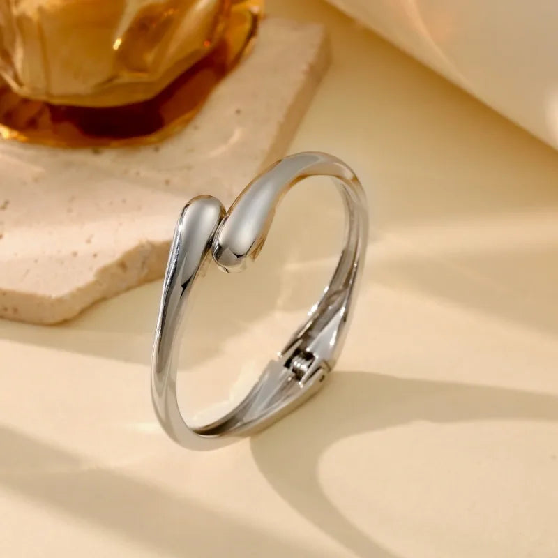 Amelia Waterdrop Bangle