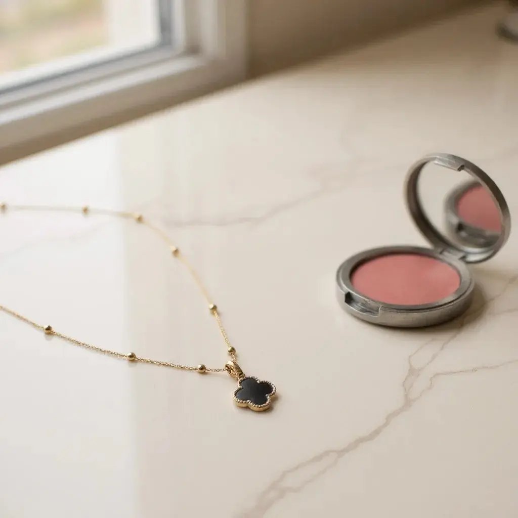 (*Autumn Sale*) Black Onyx Clover Pendant Necklace 